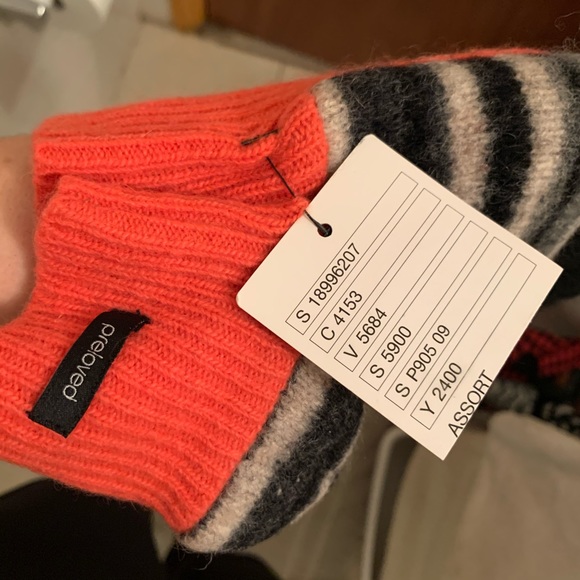 NWT Anthro Reclaimed Wool Mittens! - Picture 7 of 7